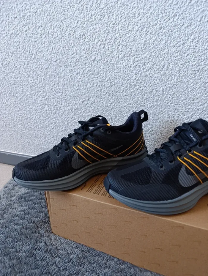Baskets neuves Nike Lunar Roam taille 38,5 - photo numéro 4