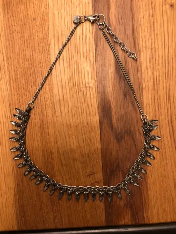 Collier aspect métal