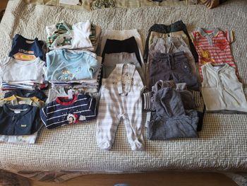 Gros lot de 48 vêtements bébé 3 mois 