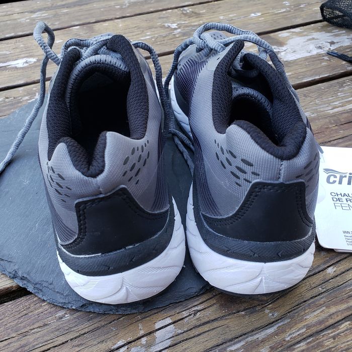 Tennis grises - photo numéro 3