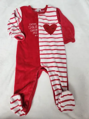 Joli pyjama velours automne hiver bébé fille rayures rouge et blanc dessin cœur Absorba 9 mois