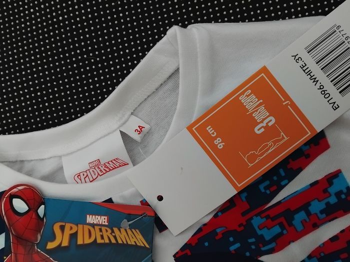 Tee-shirt Spiderman neuf avec étiquettes 3 ans - photo numéro 4