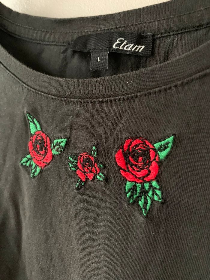 TEE shirt fleuri brodé - photo numéro 2