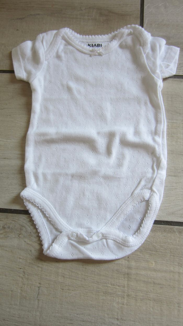 Lot de 2 bodies blancs neufs bébé fille - photo numéro 3