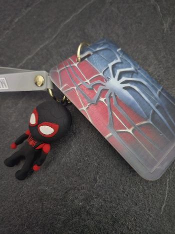 Porte clé spiderman noir