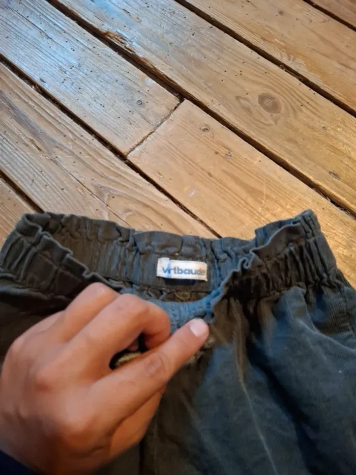 Short sans étiquette mais taille 24 mois - photo numéro 2