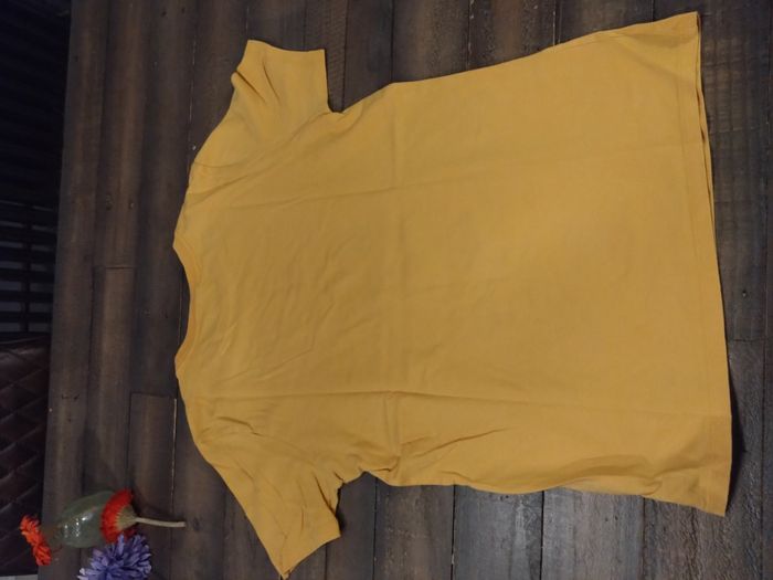 T-shirt Tommy Hilfiger jaune moutarde garçon 16/18 ans – Manches courtes coton – Très bon état - photo numéro 4