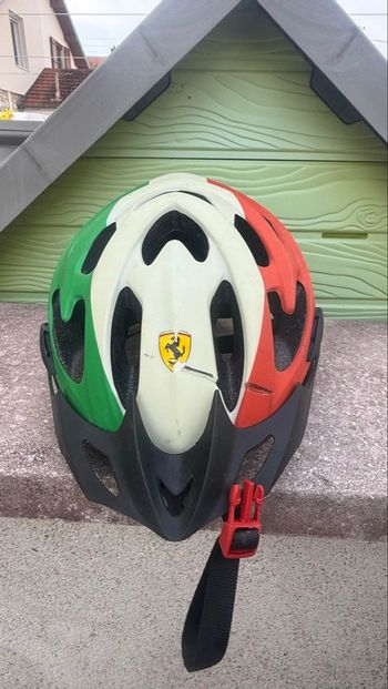 casque de vélo pour enfant avec logo cheval style Ferrari