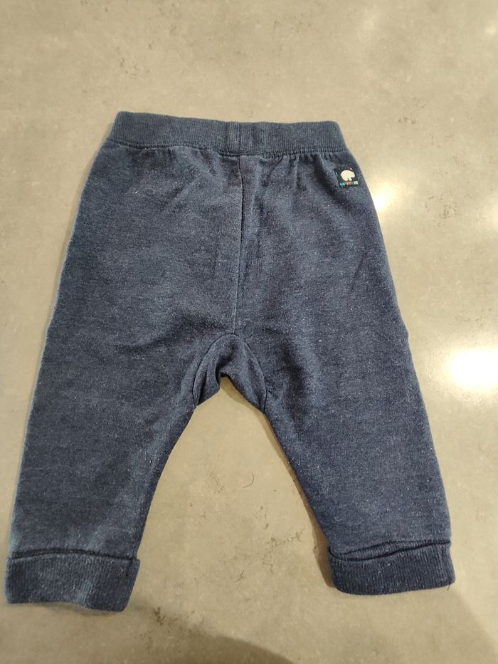 Lot de vêtements bébé garçon t-shirt, gilet et pantalons– Taille 12 mois - photo numéro 9