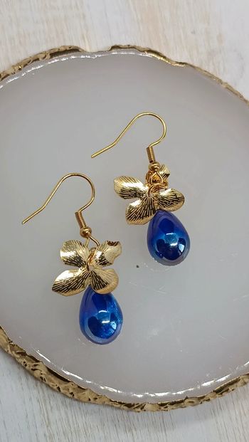 Jolie boucles d'oreilles pendantes