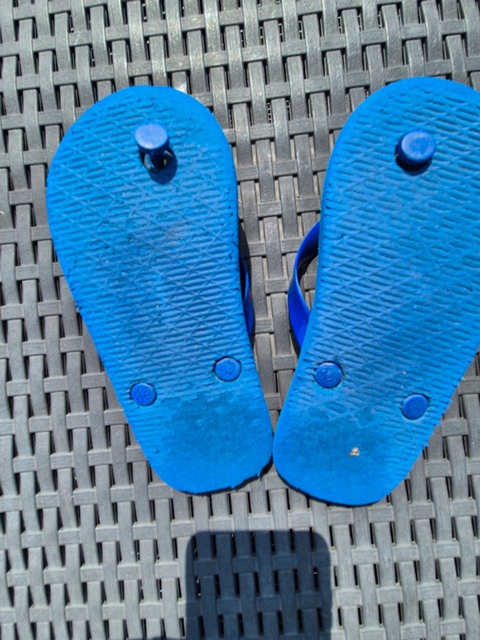 Tongs Les Minions pointure 30 - photo numéro 3