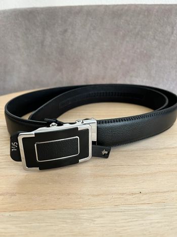Ceinture en cuir noir taille 105 cm