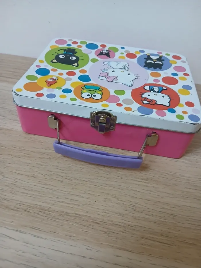 Boite en fer et 2 règles Hello Kitty - photo numéro 2