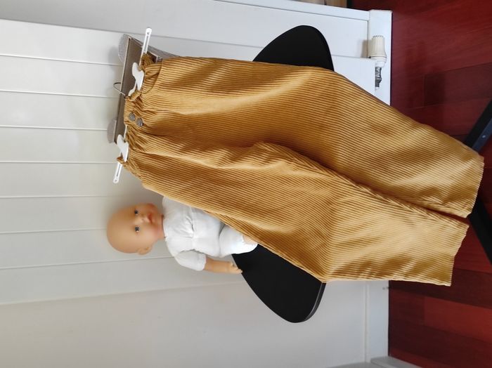 Pantalon velours fille – 10 ans | Coupe carotte 👖✨