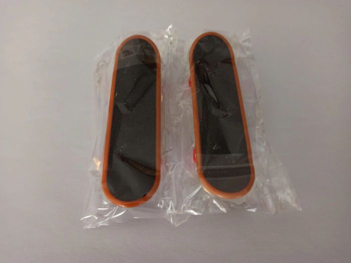 2 petits skates décorés - photo numéro 3