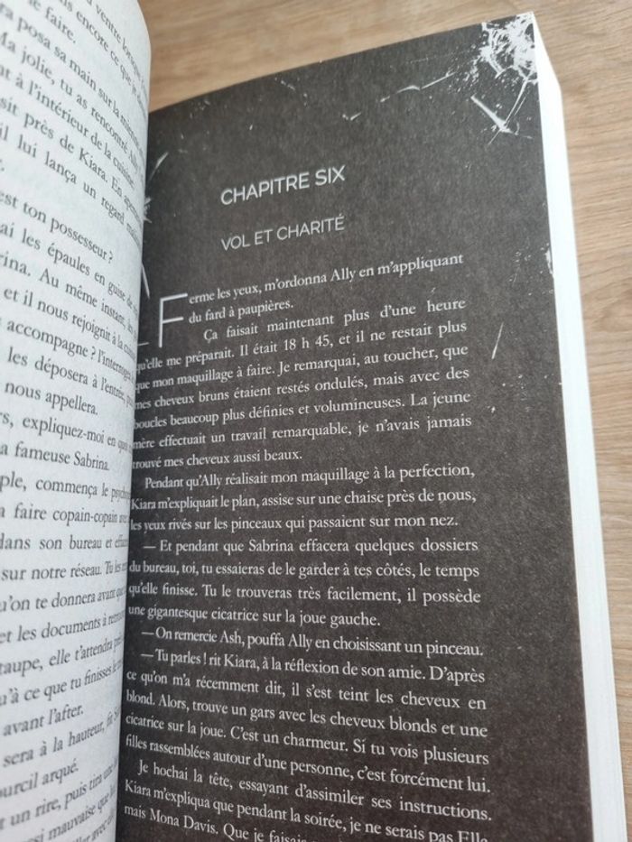 Box Captive première édition avec pages noires  + Goodies - photo numéro 5