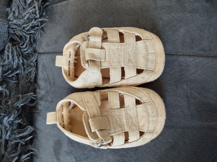 Chaussures bébé 12mois - photo numéro 1