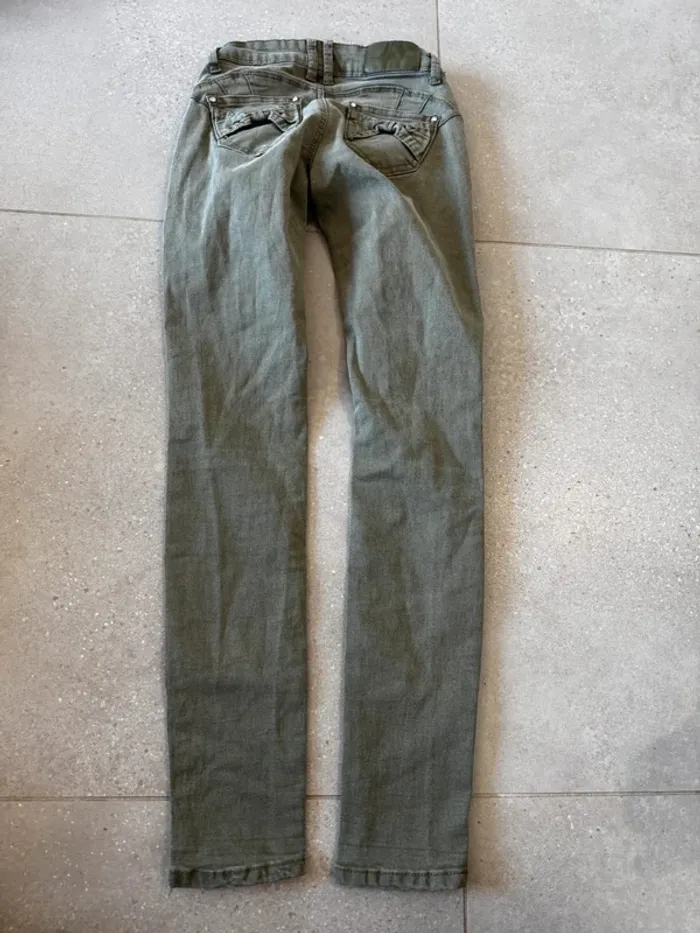 Jean vert Miss Rjn taille 36, bon état 36x90cm - photo numéro 3