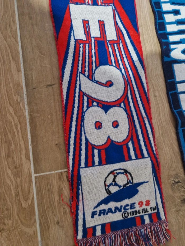 Lot d'echarpes de football  98 - photo numéro 6