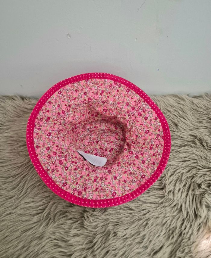 Chapeaux à poits et fleuries à l'intérieur * Vertbaudet * - photo numéro 3