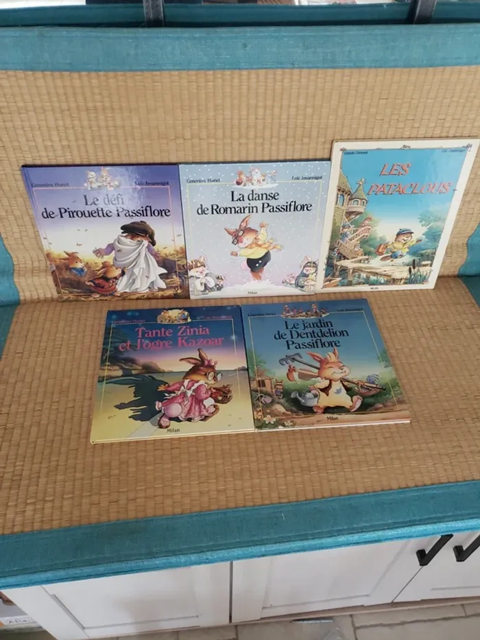 Lot de 5 livres famille passiflore et pataclous