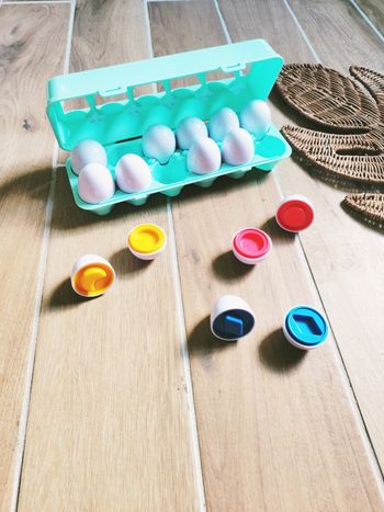 🐣Boîte 12 œufs en plastique Montessori reconnaissance des formes et couleurs