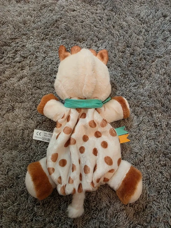 Doudou marionnette Sophie la girafe - photo numéro 2