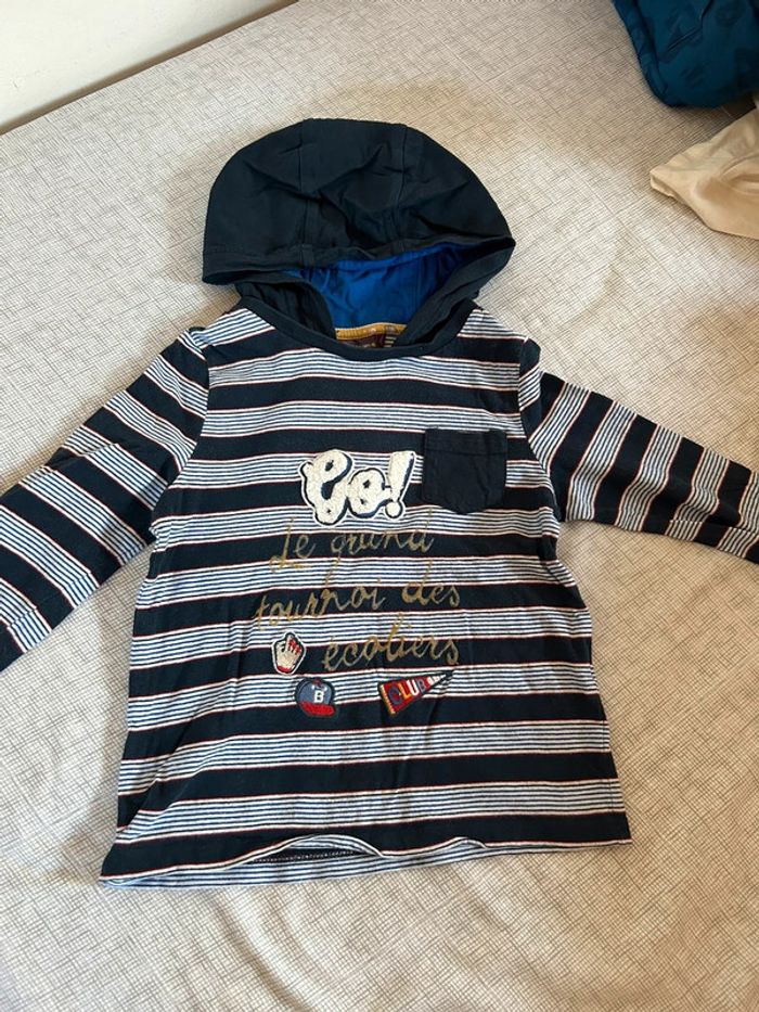 Sweat à capuche fin T4 ans