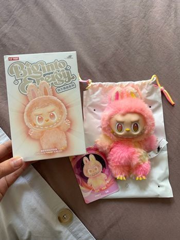 Labubu Big Into Energy Loyalty 🩷