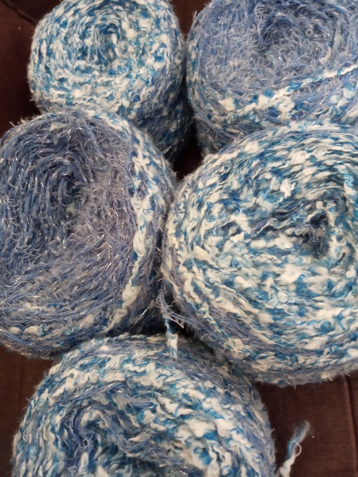 Lot de 5 Pelotes Fantaisies Tons Bleus et Blancs effet bouclettes (440g) - photo numéro 2