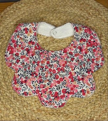 Bavoir fleur liberty rose  