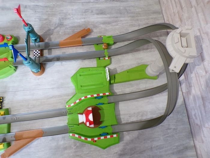 Circuit Deluxe Mario Kart motorisé - Hot Wheels - photo numéro 4