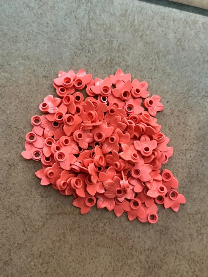 50 Plant Plate Lego , Round 1 x 1 with 3 Layered Leaves ref 32607 Corail - photo numéro 2
