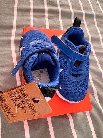 Nike Révolution 7 bébé taille 22