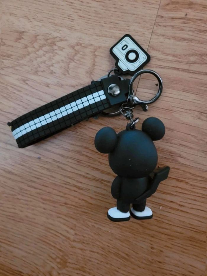 Porte  clé mickey  ameikaji - photo numéro 2