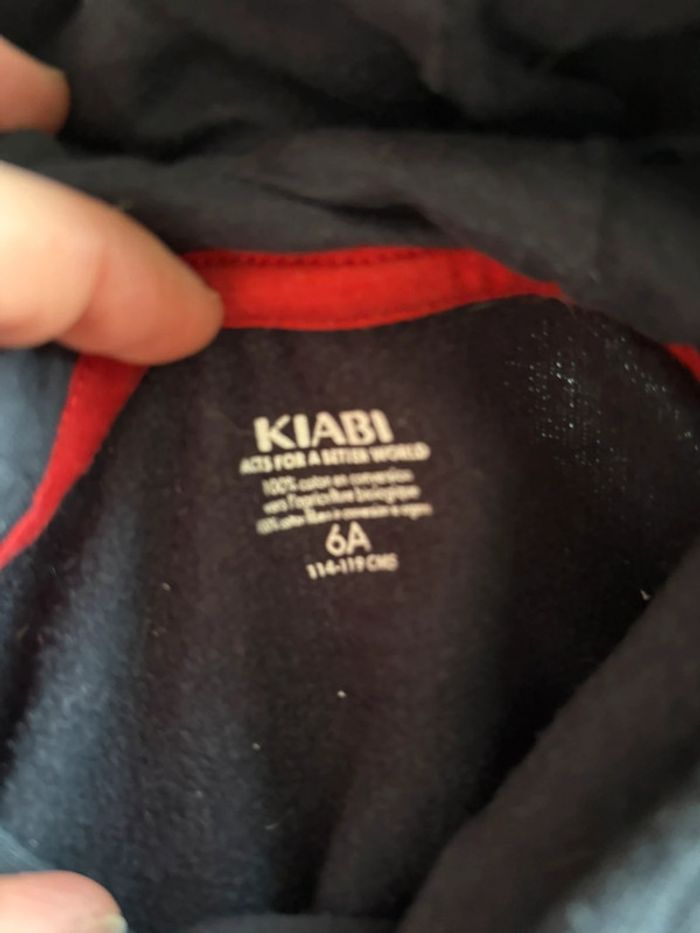 Sweet à capuche tricolore Kiabi 6 ans tbe - photo numéro 3