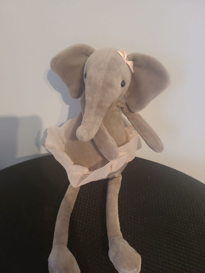Peluche éléphant marron tutu rose JELLYCAT