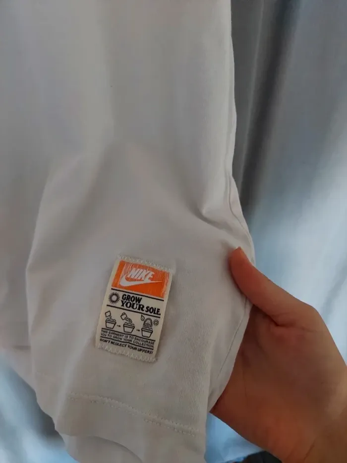 Nike blanc avec fleur – Taille XL – 100% coton - photo numéro 2