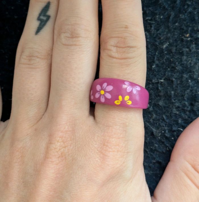 Bague en résine style vintage