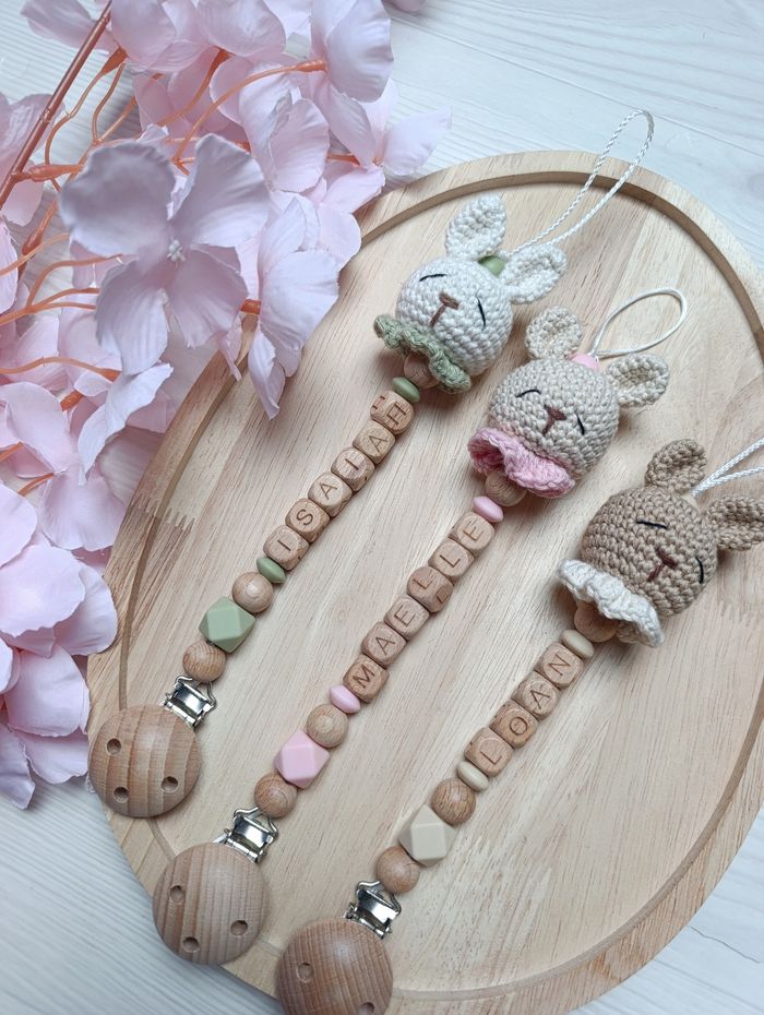 Attache tétine lapin crochet