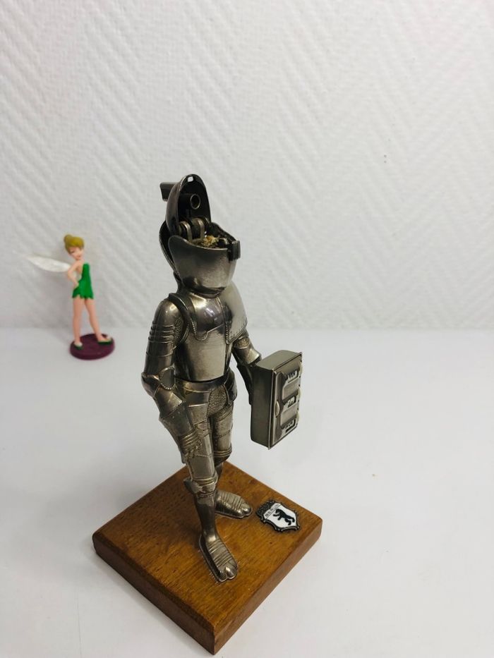 Briquet de table chevalier en armure avec calendrier perpétuel - photo numéro 9