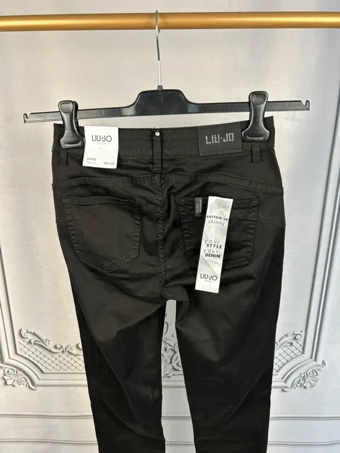 Jean skinny taille haute Noir LiuJo W24 L30 neuf - photo numéro 2