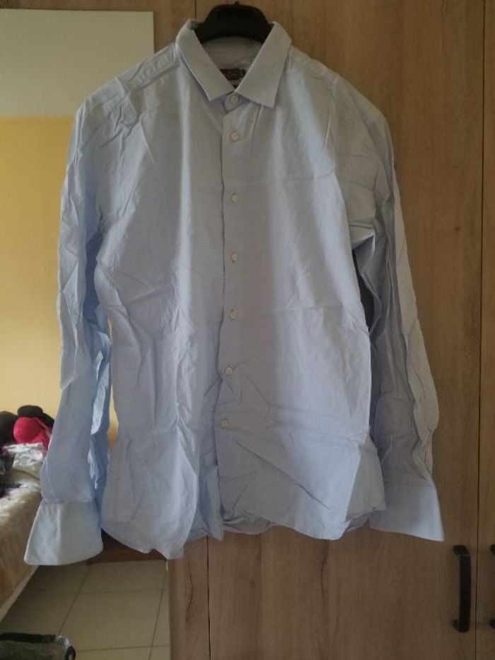 chemise bleu ciel