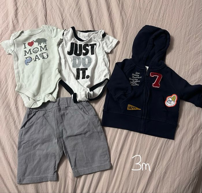 Lot de 4 vêtements