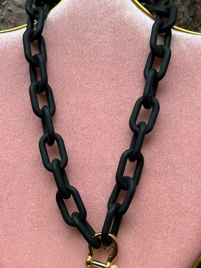 Collier mailles xxl résine noire Manille xl acier inoxydable or - photo numéro 2