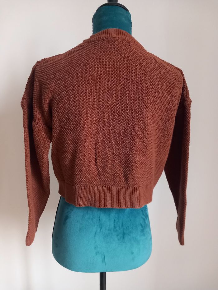 Pull court mailles torsadées chocolat Stradivarius - photo numéro 3