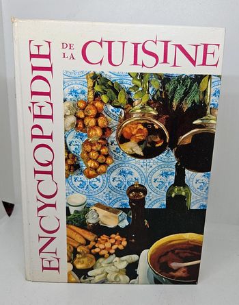 "Encyclopédie de la cuisine".
Bibliothèque pratique du club de la Femme.
386 pages