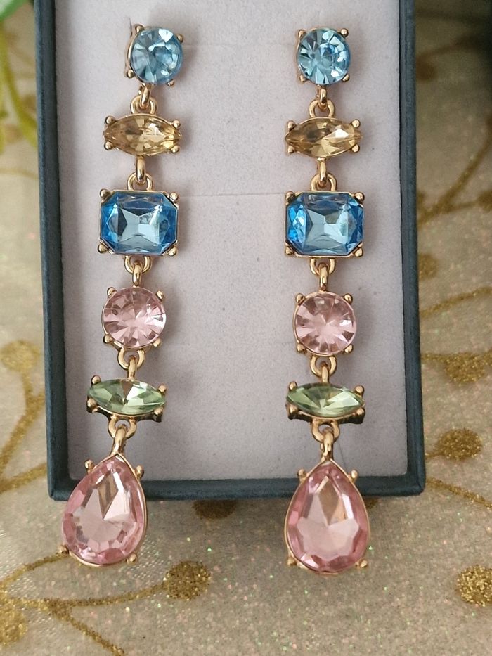 Boucles d'oreilles incrustées cristaux