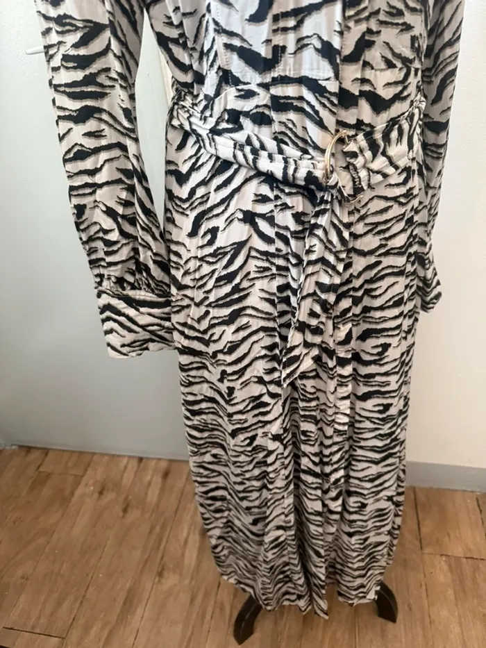 Robe longue cintrée imprimé zèbre Bérénice – Modèle Ramina – Taille 36 - photo numéro 4