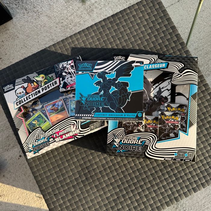 Pokémon pack  foudre noire ev10.5 ETB+classeur+poster - photo numéro 3